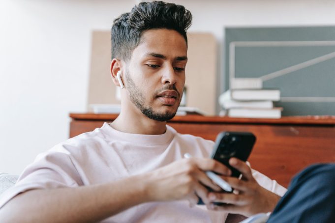Dijital Müzik Platformlarında Müzik Dinlemenin Avantajları ve Dezavantajları dijital muzik platformlarinda muzik dinlemenin avantajlari ve dezavant