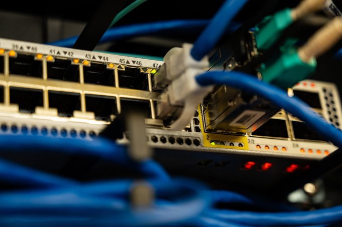 Nested Sunucular ve Mail Sunucuları: Linux Hosting ile Verimli Çalışma dehost4