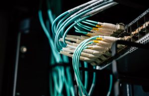 Dehost ve VPS Kiralama: Web Barındırma Çözümlerinde Farklar ve Seçenekler dehost1