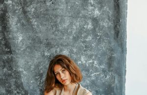 Moonstone Beyaz Keten Tasarım Oversize Kimono ve Oversize Desenli Saten Kipnoz Kırmızı Gömlek: Modern Şıklık ve Rahatlığın Buluştuğu Parçalar thekitsun4